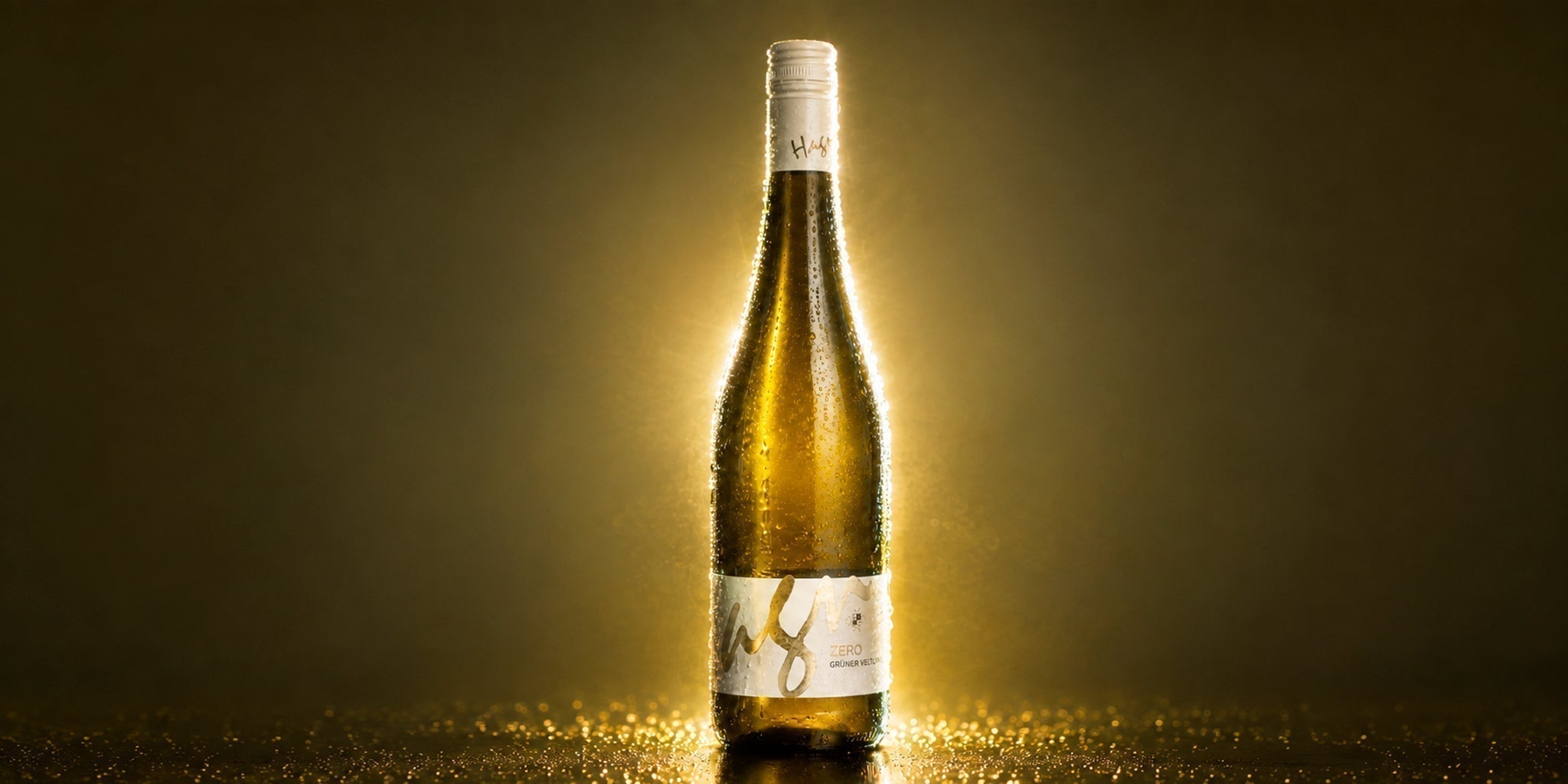 Non-alcoholic sparkling wine and zero-proof wine ideas with Hagn Grüner Veltliner Zero, Doppio Passo Rosso Alternativa, Mionetto Orange Spritz and Sparkling Tea Rosé styled on a celebration table with glasses, ice, citrus and alcohol-free toasts.